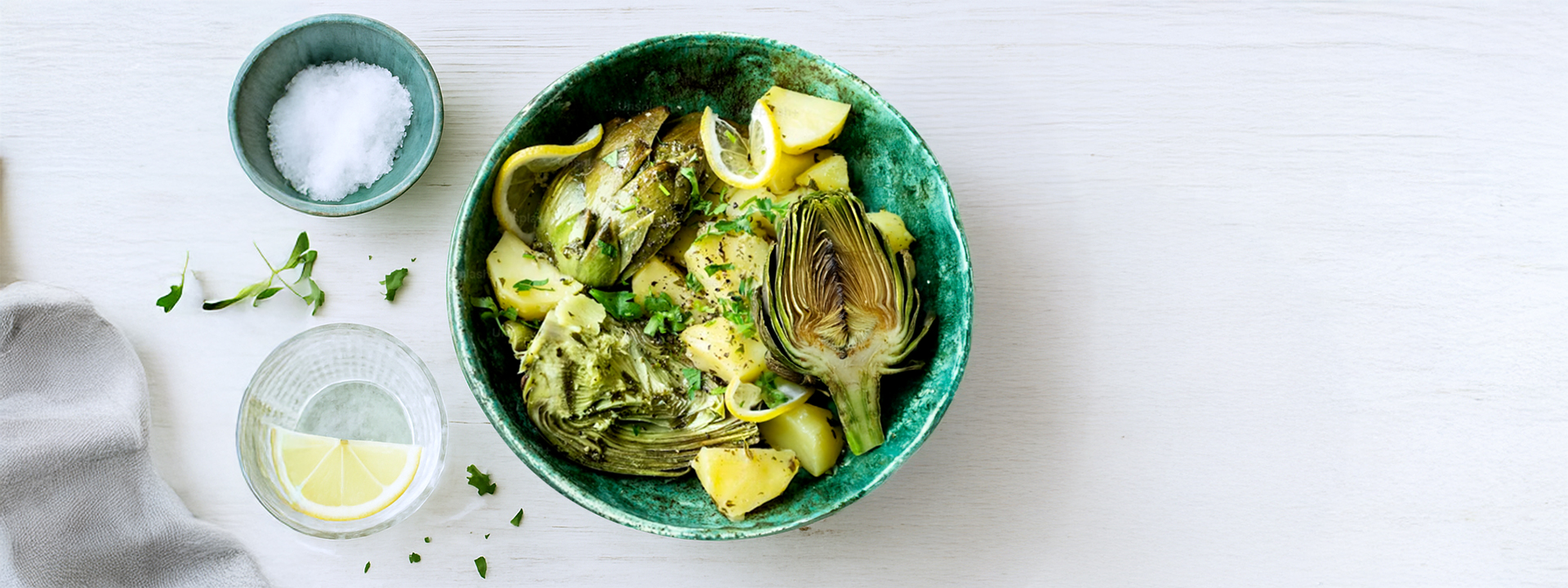 Ciotola di carciofi alla sassarese, vista dall'alto